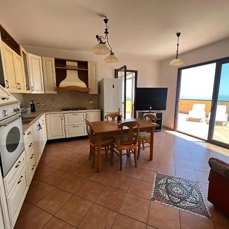 Feriehus Attico Etnamare *